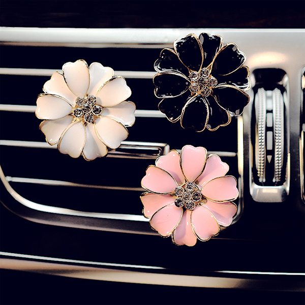 Exquisite Rhinestone Inlaid Daisy Car Air Conditioner Air Outlet Perfume Clip Car Accessories Car Air Freshener